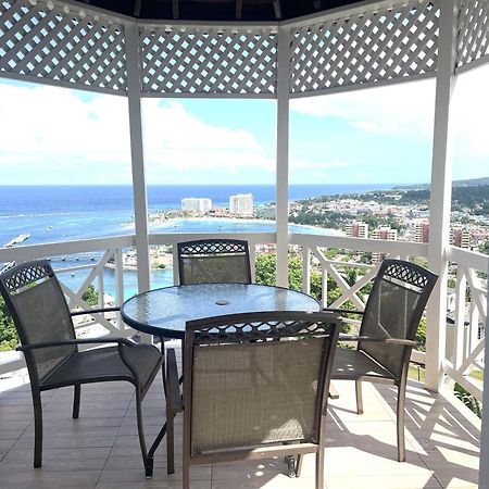 Oceanbreeze Jamaica Penthouse, 7-Minute Walk To Beach Ocho Ríos Extérieur photo