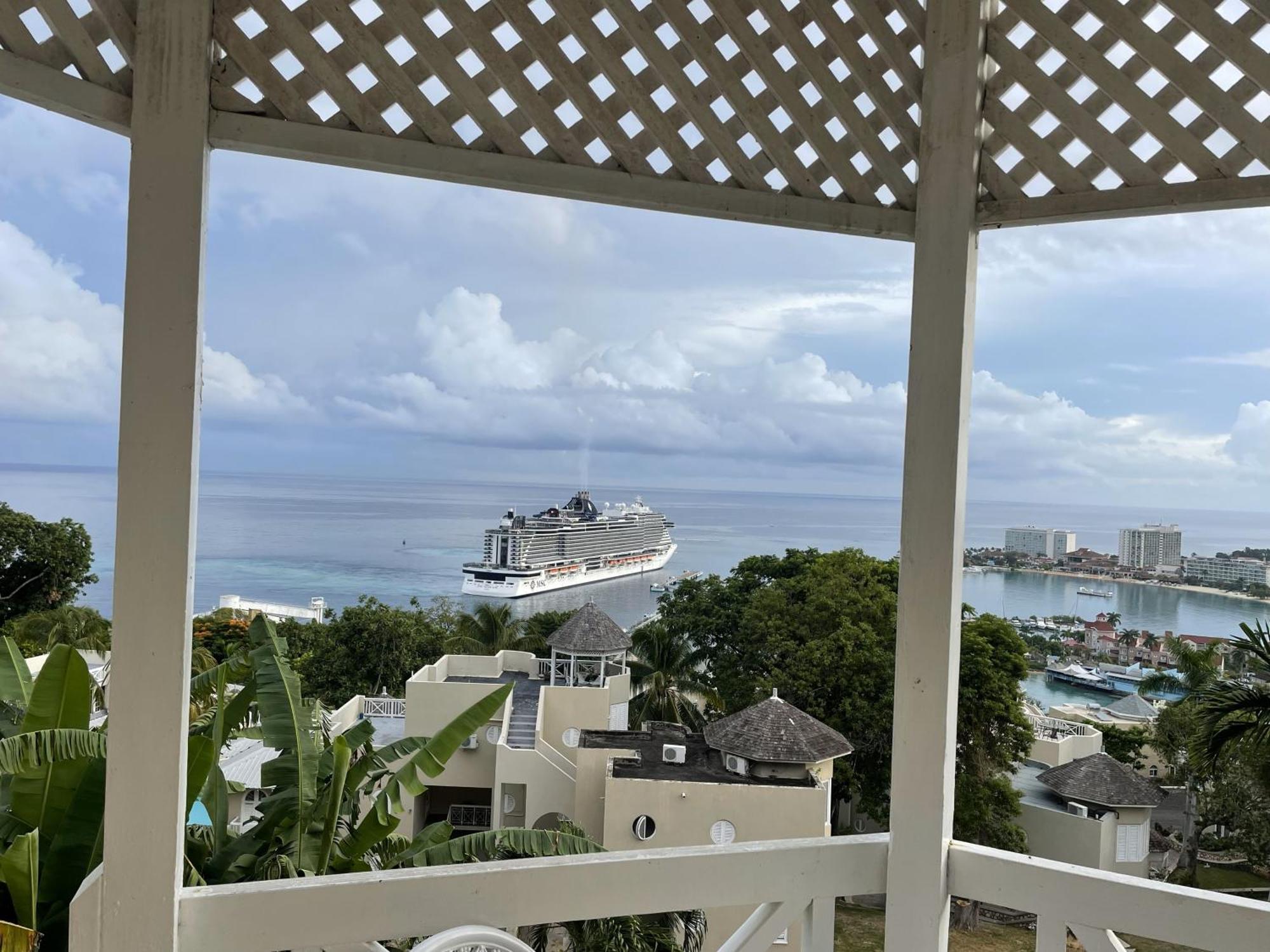 Oceanbreeze Jamaica Penthouse, 7-Minute Walk To Beach Ocho Ríos Extérieur photo