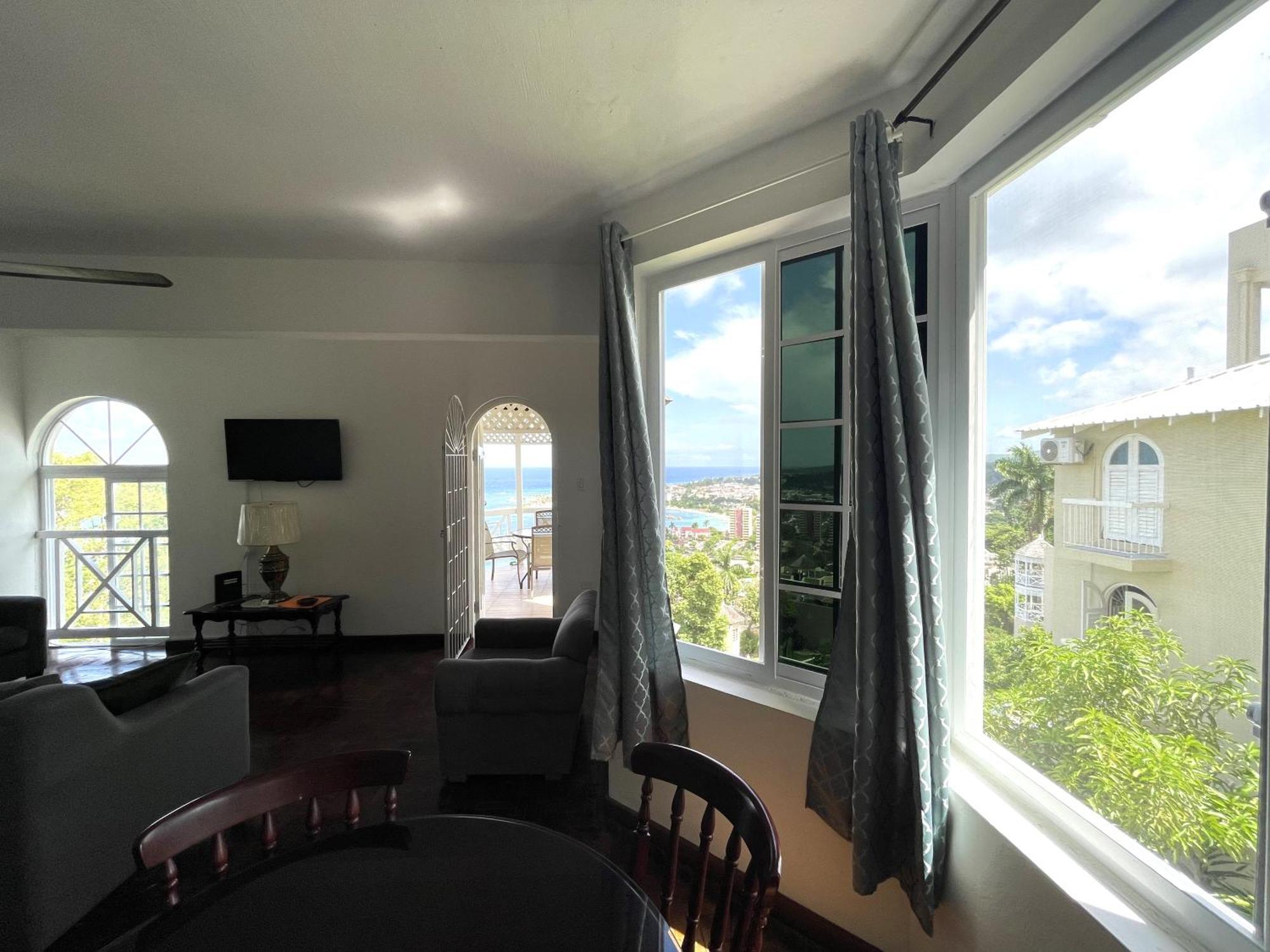 Oceanbreeze Jamaica Penthouse, 7-Minute Walk To Beach Ocho Ríos Extérieur photo