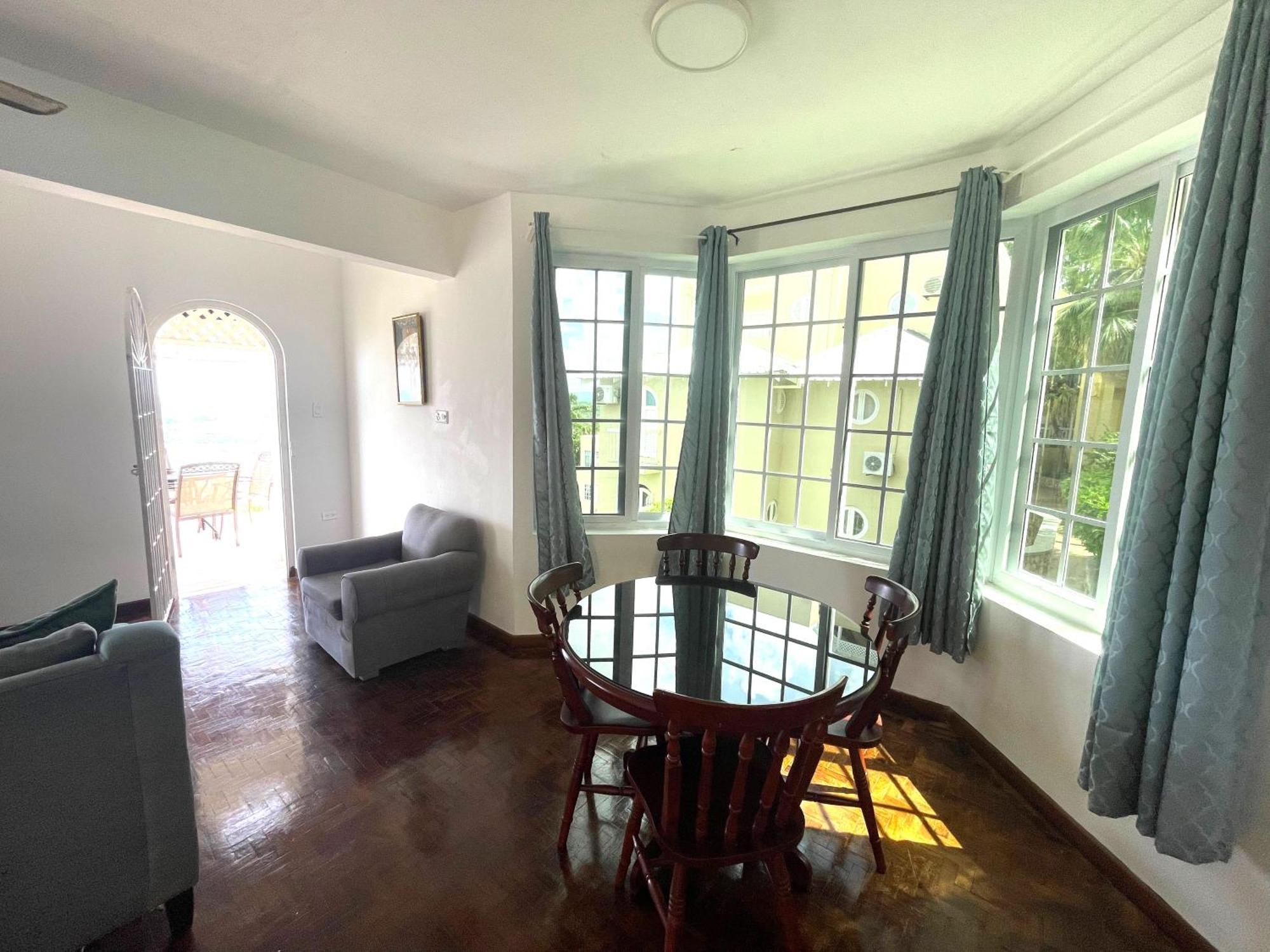 Oceanbreeze Jamaica Penthouse, 7-Minute Walk To Beach Ocho Ríos Extérieur photo