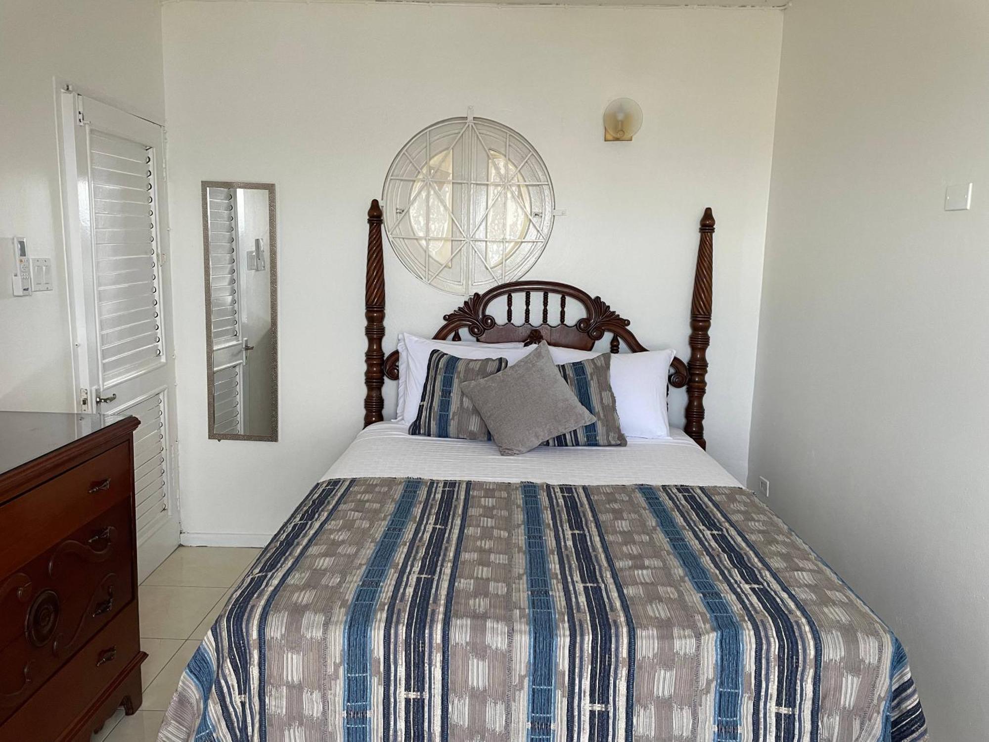 Oceanbreeze Jamaica Penthouse, 7-Minute Walk To Beach Ocho Ríos Extérieur photo