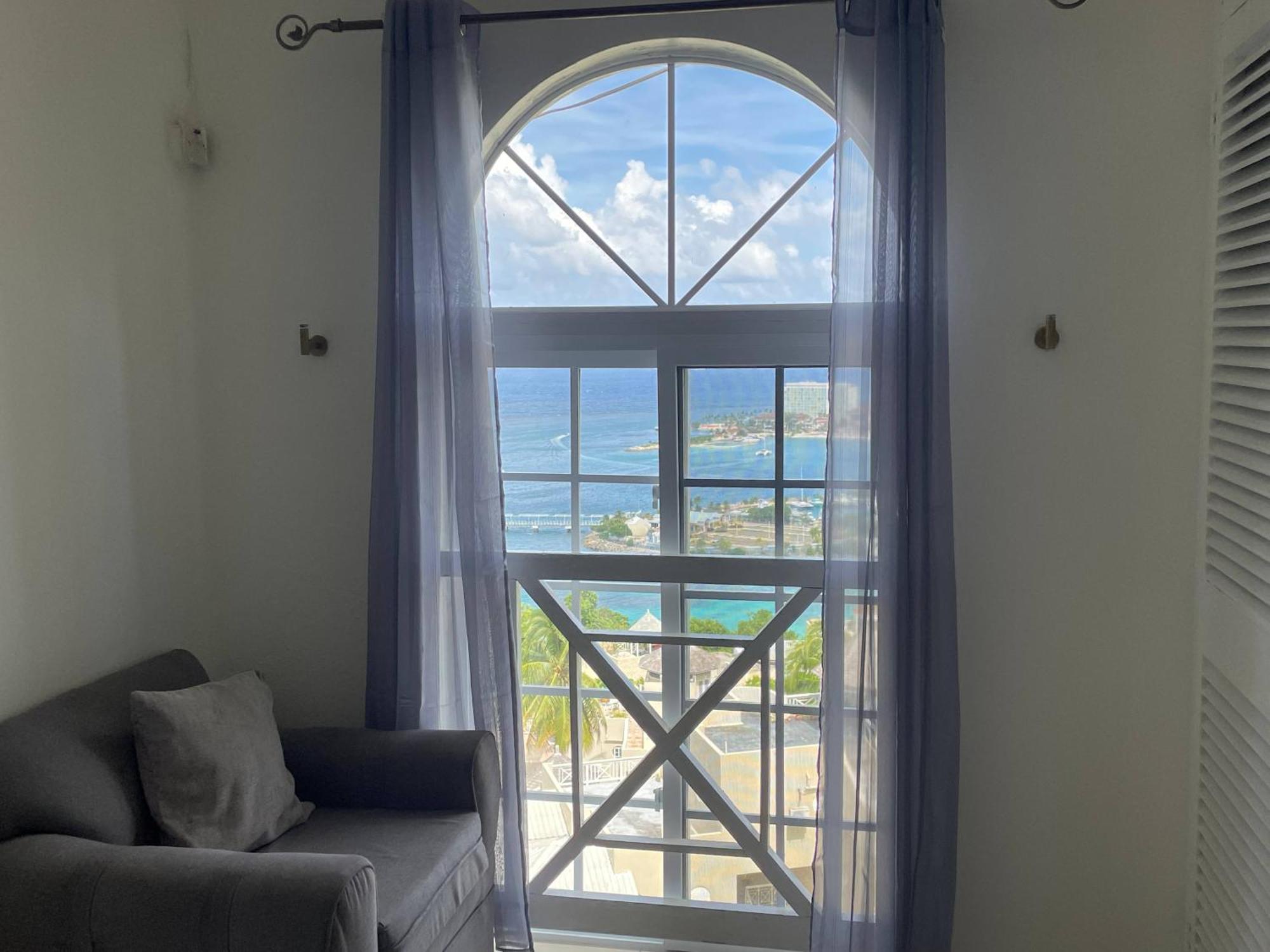 Oceanbreeze Jamaica Penthouse, 7-Minute Walk To Beach Ocho Ríos Extérieur photo