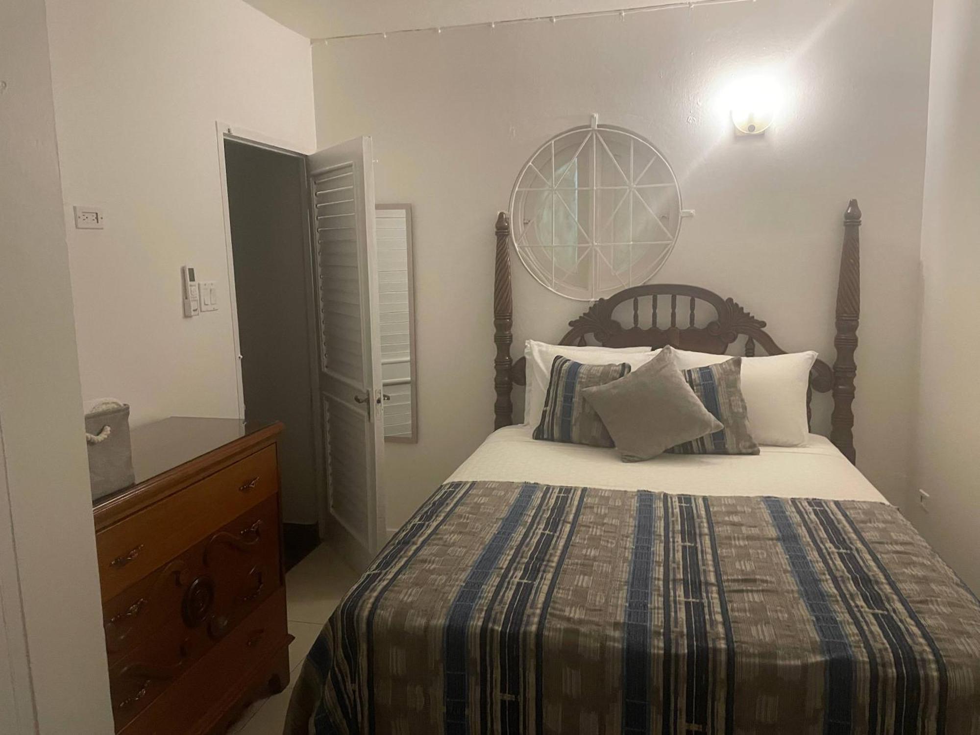 Oceanbreeze Jamaica Penthouse, 7-Minute Walk To Beach Ocho Ríos Extérieur photo