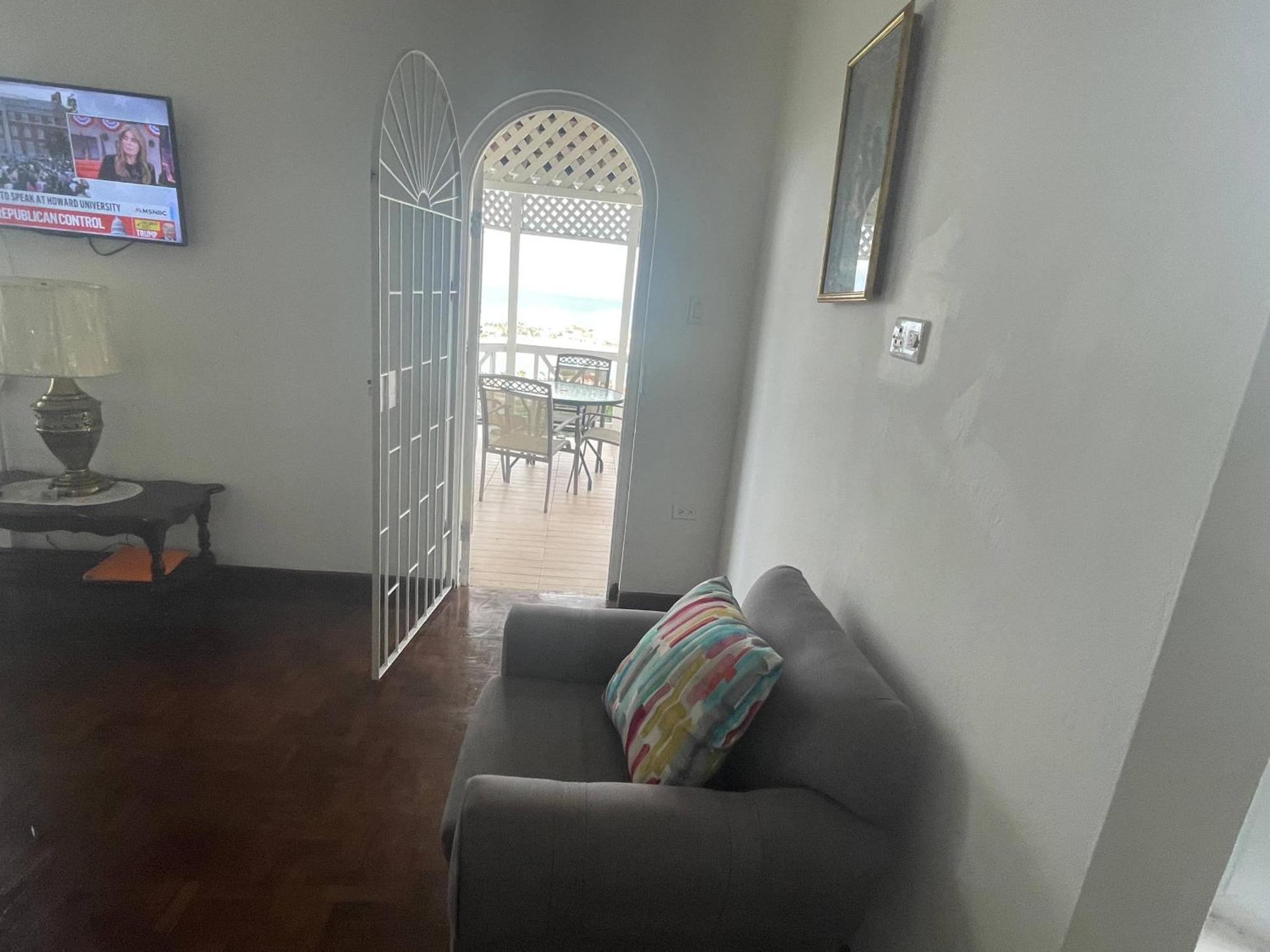 Oceanbreeze Jamaica Penthouse, 7-Minute Walk To Beach Ocho Ríos Extérieur photo